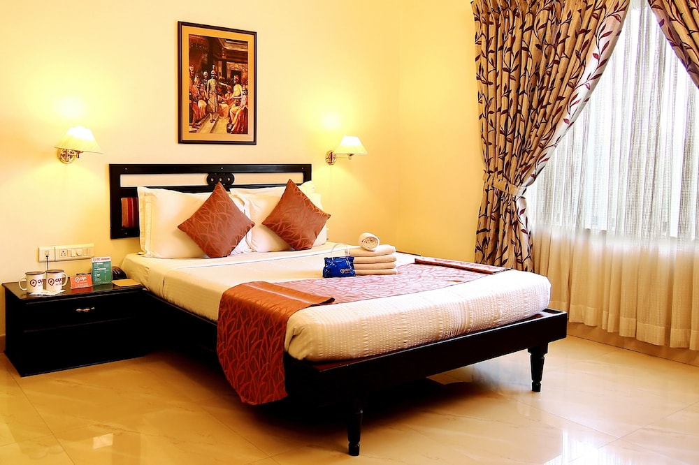 Deluxe Room, 1 Double Bed, Smoking, City View