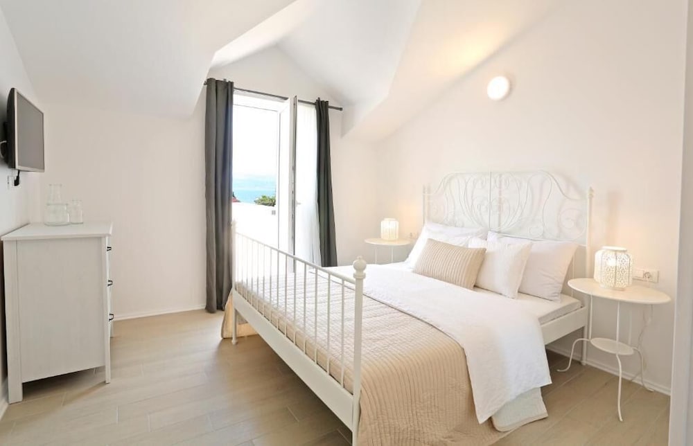 Deluxe Double Room, Balcony, Sea View photo 1