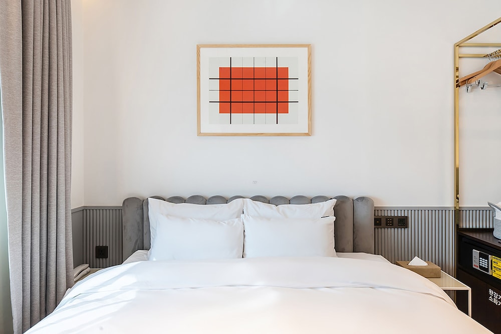 Standard Room -Breakfast Included,Unlimted Starbucks Coffee Bean,OTT Available - Photo 2