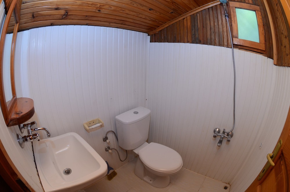 Economy Double Room photo 2