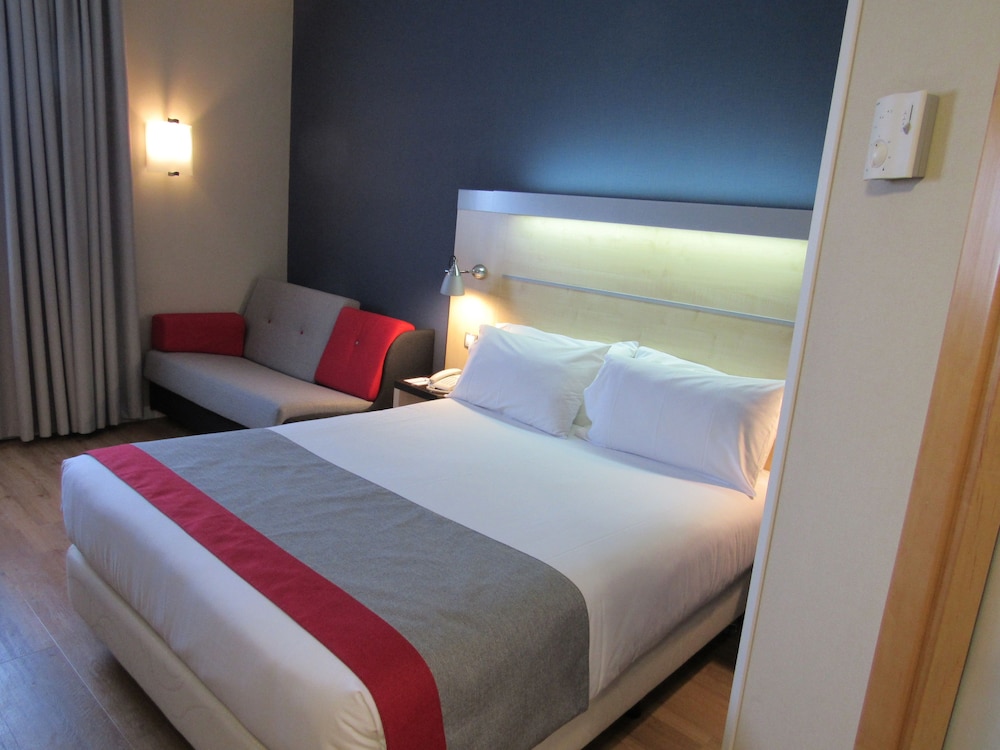 Standard Room, 1 Queen Bed with Sofa bed (Free Breakfast)
