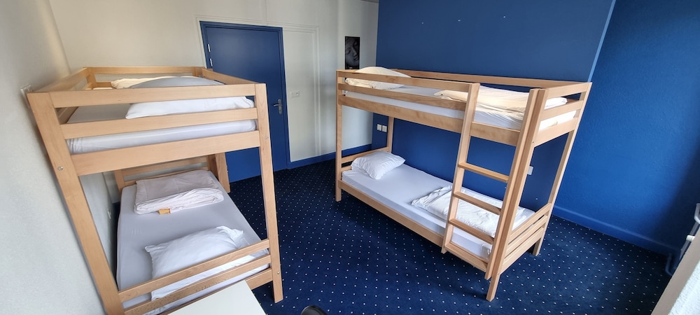 Quadruple Room with Ensuite Bathroom photo 1