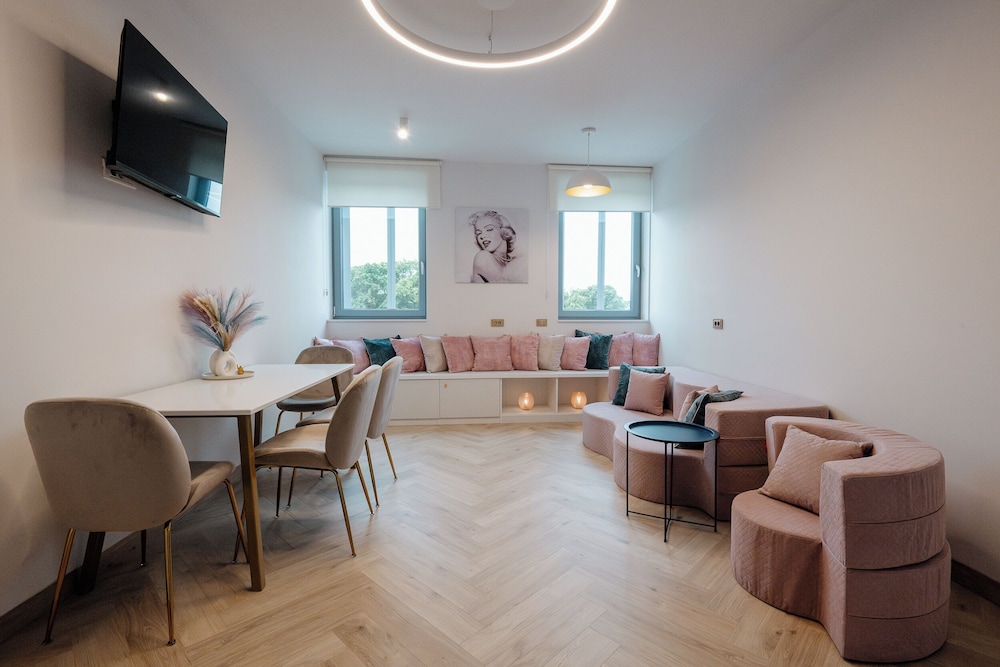 Premium Apartment, City View