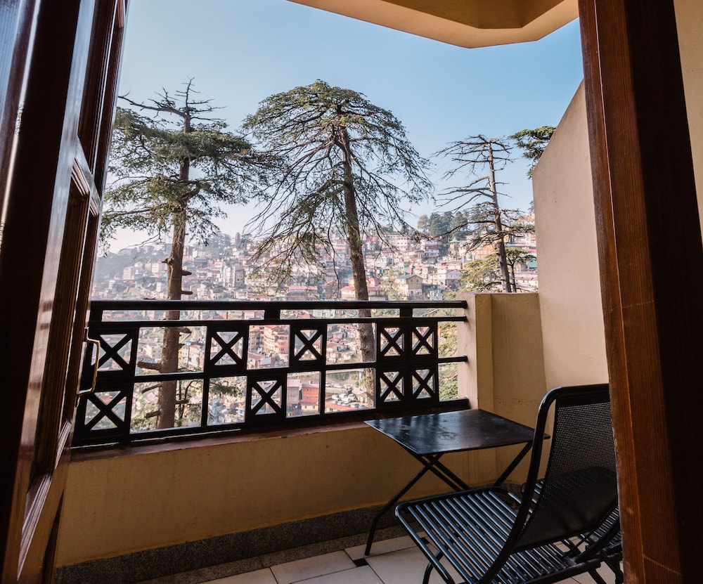Premium Room with Large Balcony and Bathtub - Photo 12