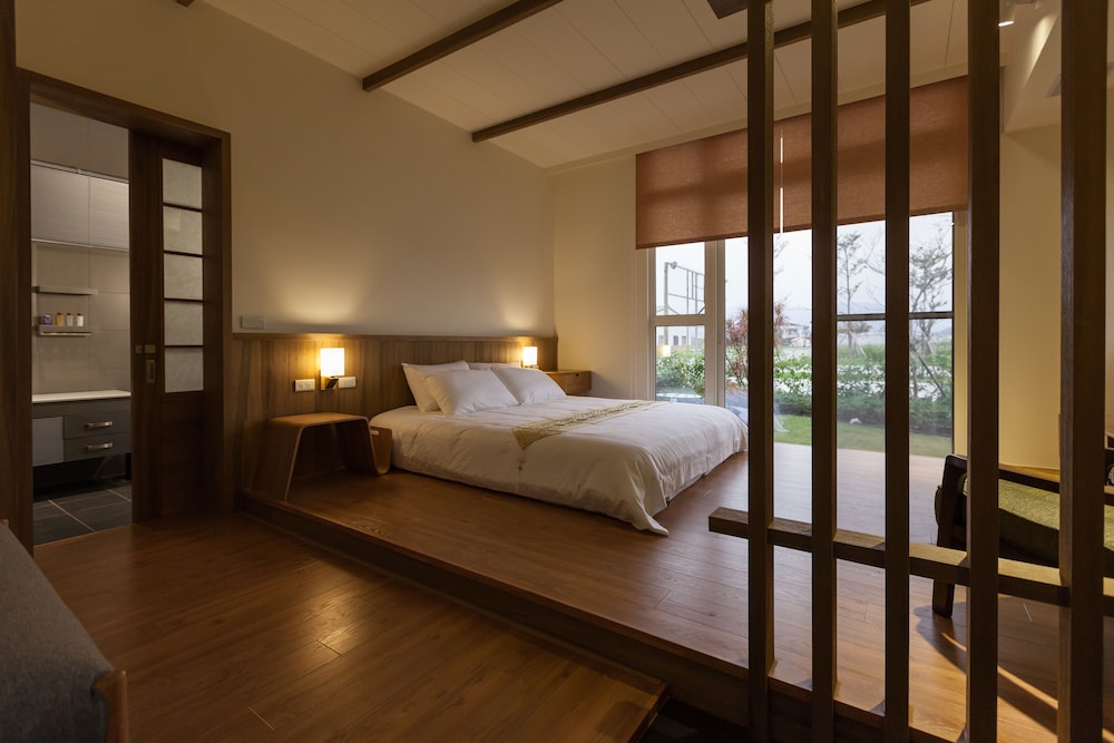 Deluxe Double Room (R102) photo 1