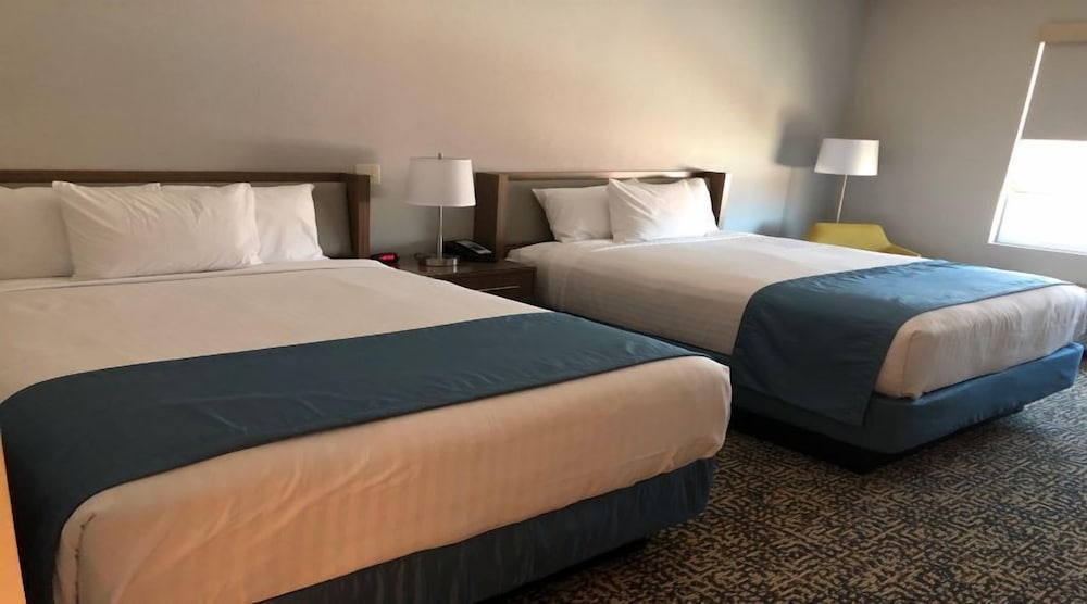 Standard Double Room, 2 Queen Beds, Lake View photo 3
