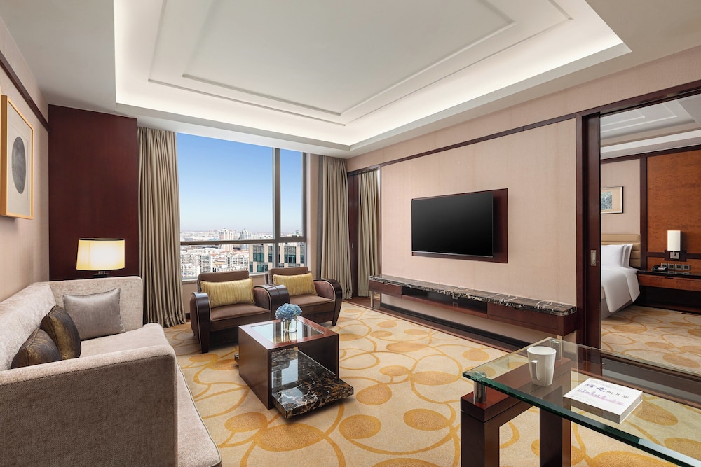Suite, 1 Bedroom - Photo 1