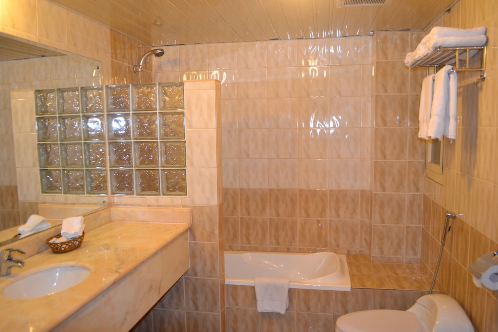 Suite, 2 Bedrooms photo 2