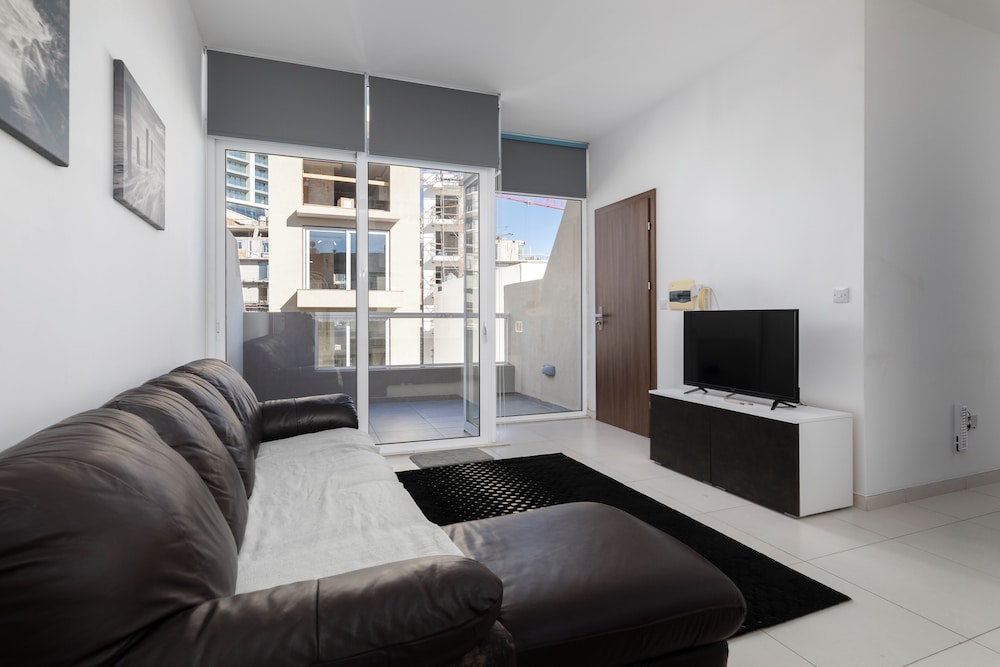 Penthouse, City View