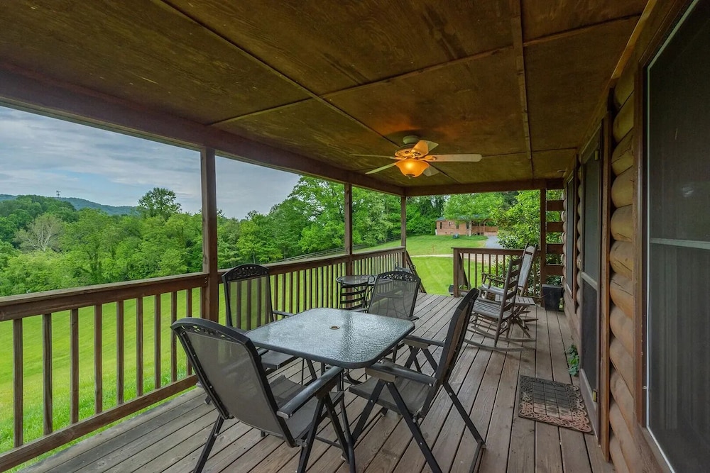 Cabin, Private Bathroom (Mount Mitchell Cabin - No Breakfast, No Pets) photo 3