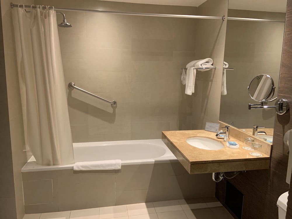 Premium Double Room, 2 Queen Beds photo 3