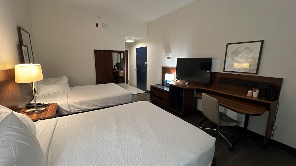 Standard Room, 2 Queen Beds, Non Smoking - Photo 2