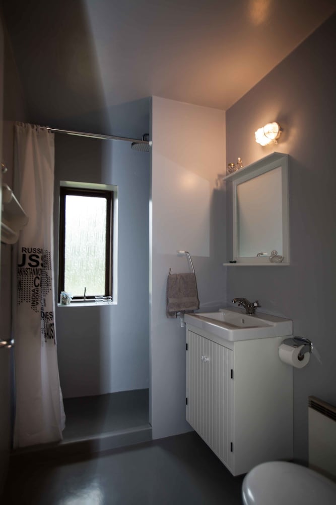 Basic Triple Room, Shared Bathroom photo 2
