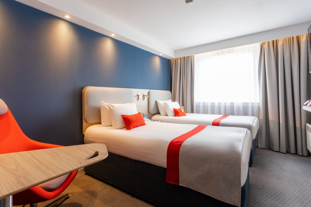 Standard Room, 2 Twin Beds (with Free Hot Breakfast) - Photo 2