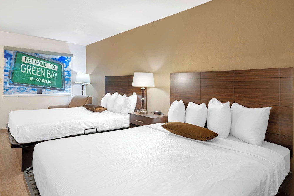 Standard Room, 2 Queen Beds, Refrigerator & Microwave, Pool View (2nd Floor) - Photo 1