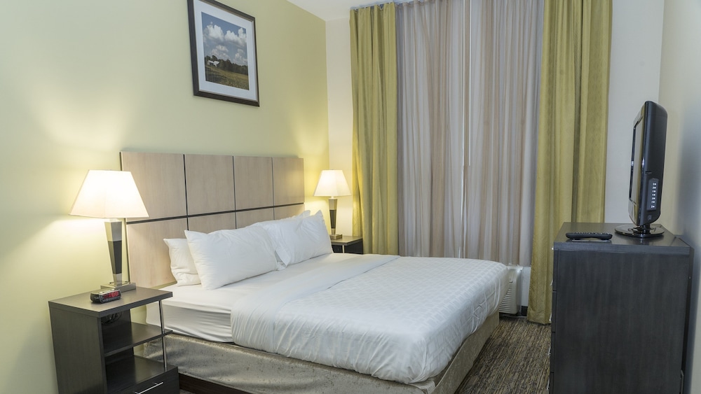 Suite, 1 King Bed, Roll-in Shower (Roll-In Shower) - Photo 3