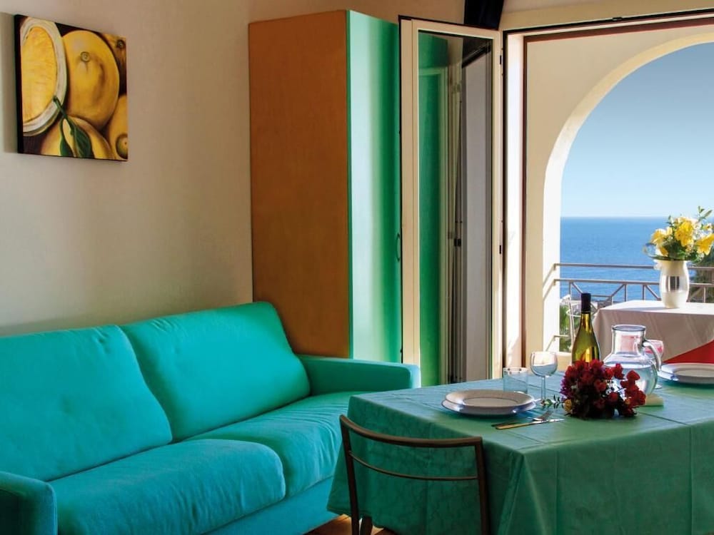 Classic Apartment, Sea View photo 1