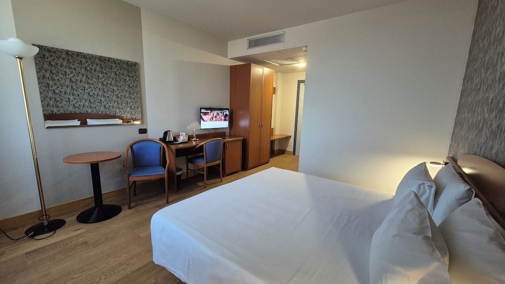 Classic Double or Twin Room - Photo 1