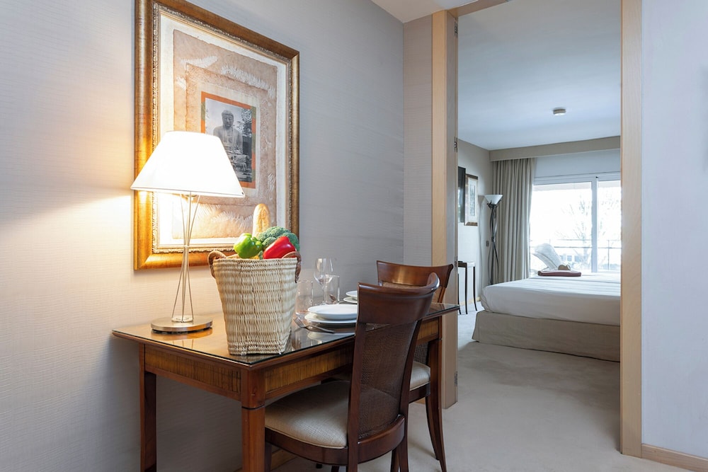 Studio Suite (3 Adults + 1 Child) photo 2