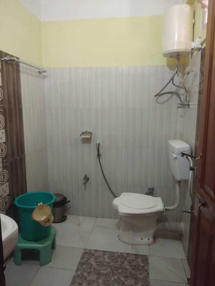 Standard Double or Twin Room - Photo 8