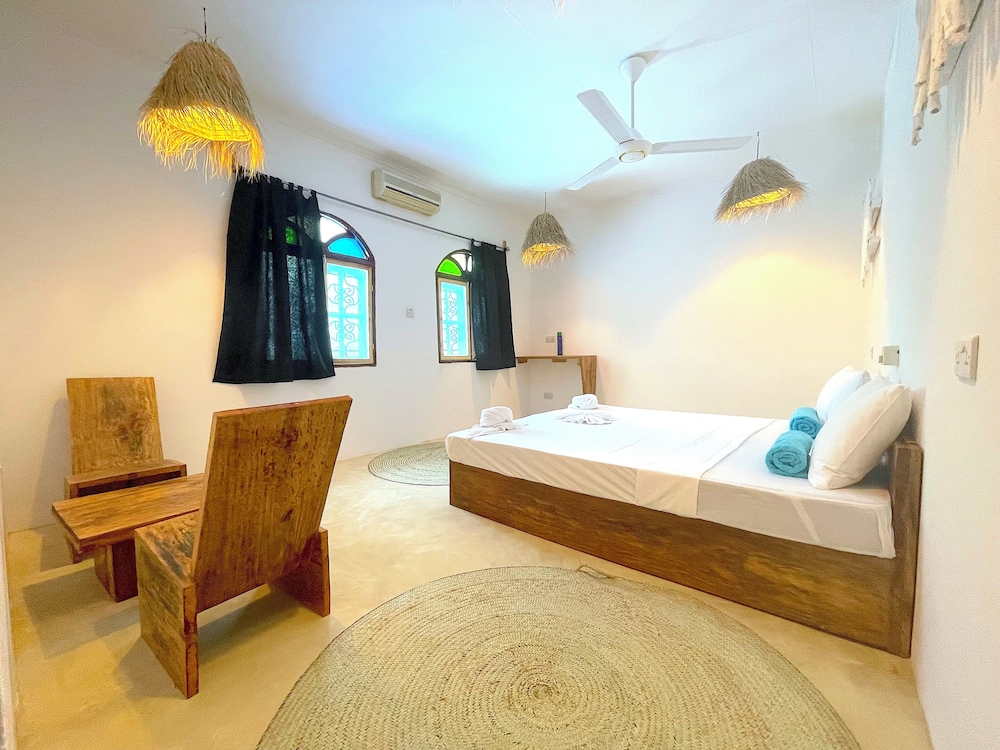 Deluxe Double or Twin Room, Non Smoking (Room Upstairs in Villa with Pool)