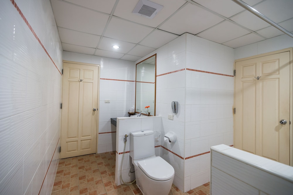Deluxe Pool Access Room-Pet Friendly - Photo 10