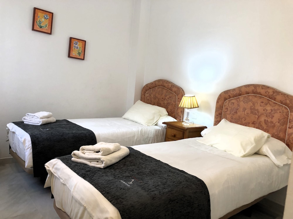 3 Bed Excellent and Quiet Location F-4, Billede 3