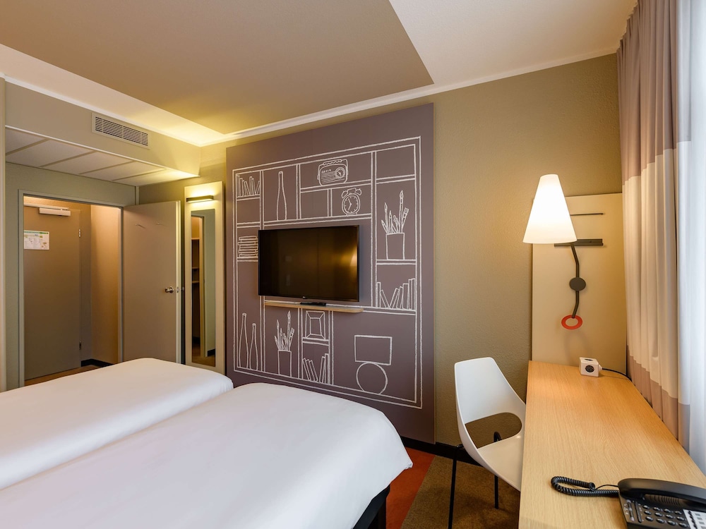 Standard Room, 2 Twin Beds - Photo 1