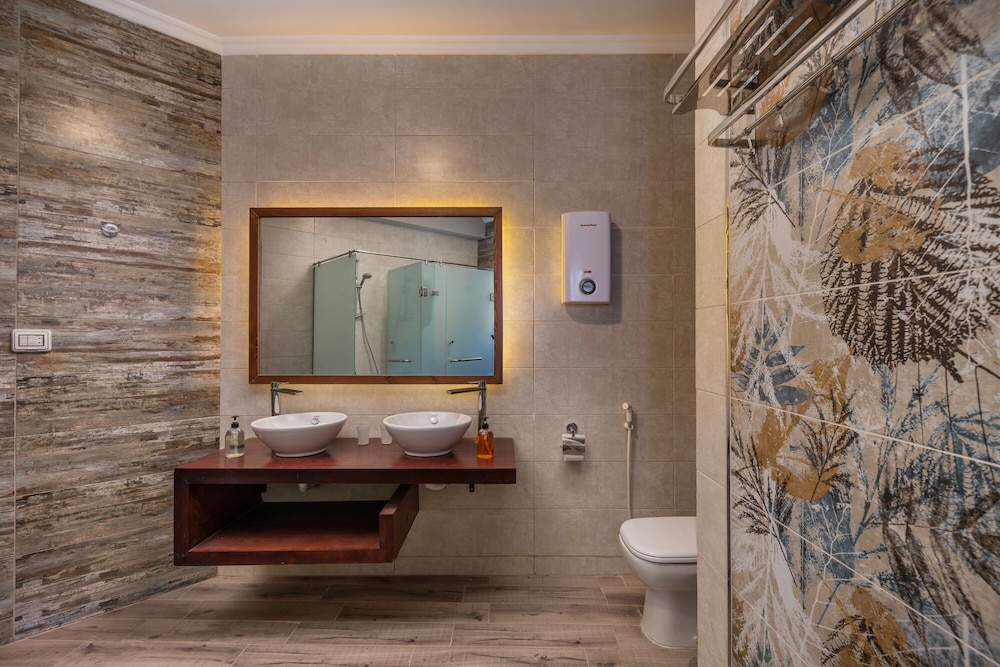 Standard Quadruple Room, Private Bathroom, Pool View photo 2