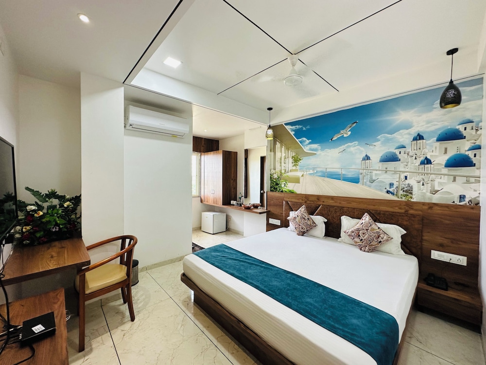 Deluxe Room - Photo 3