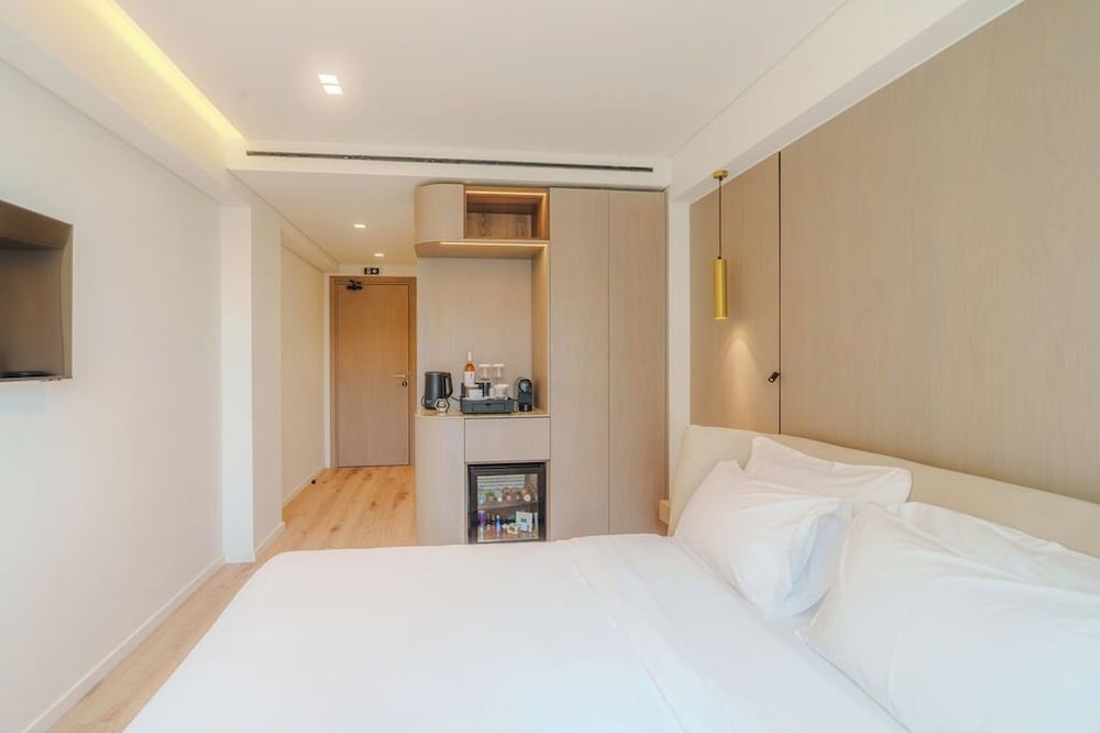 Deluxe Double Room (Partial Acropolis View) photo 3