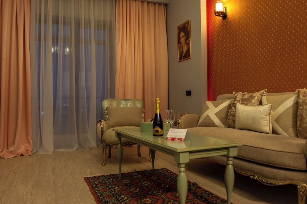 Deluxe Studio Suite