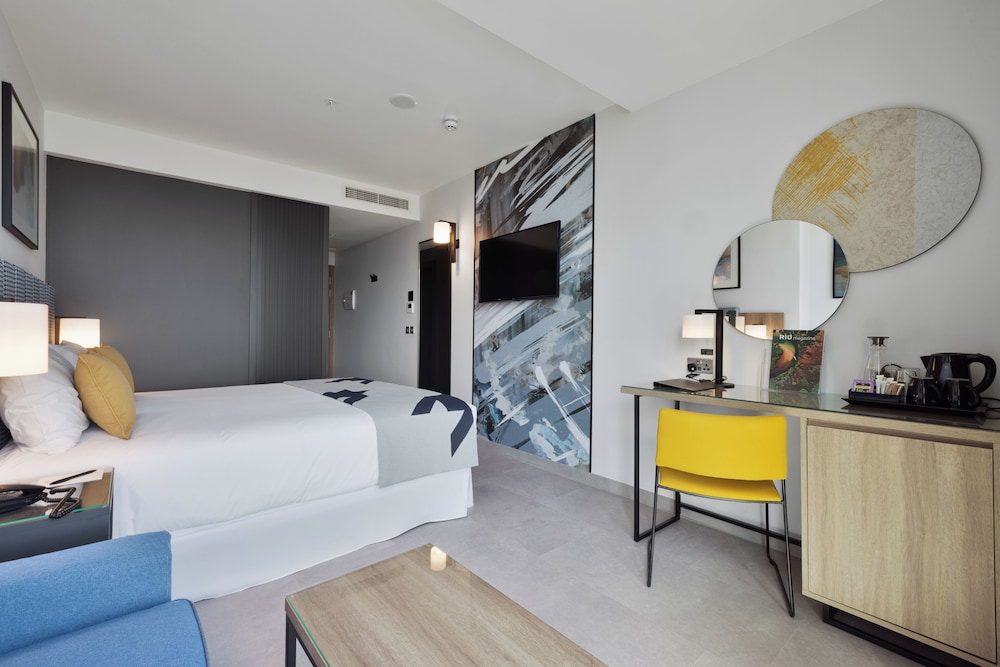 Family Quadruple (1 KingBed and 1 Sofa Bed)/ (2 TwinBed |Sofa Bed) photo 2