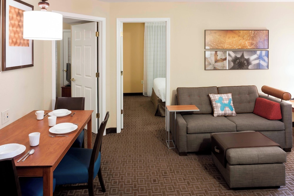 Suite, 2 Bedrooms - Photo 6