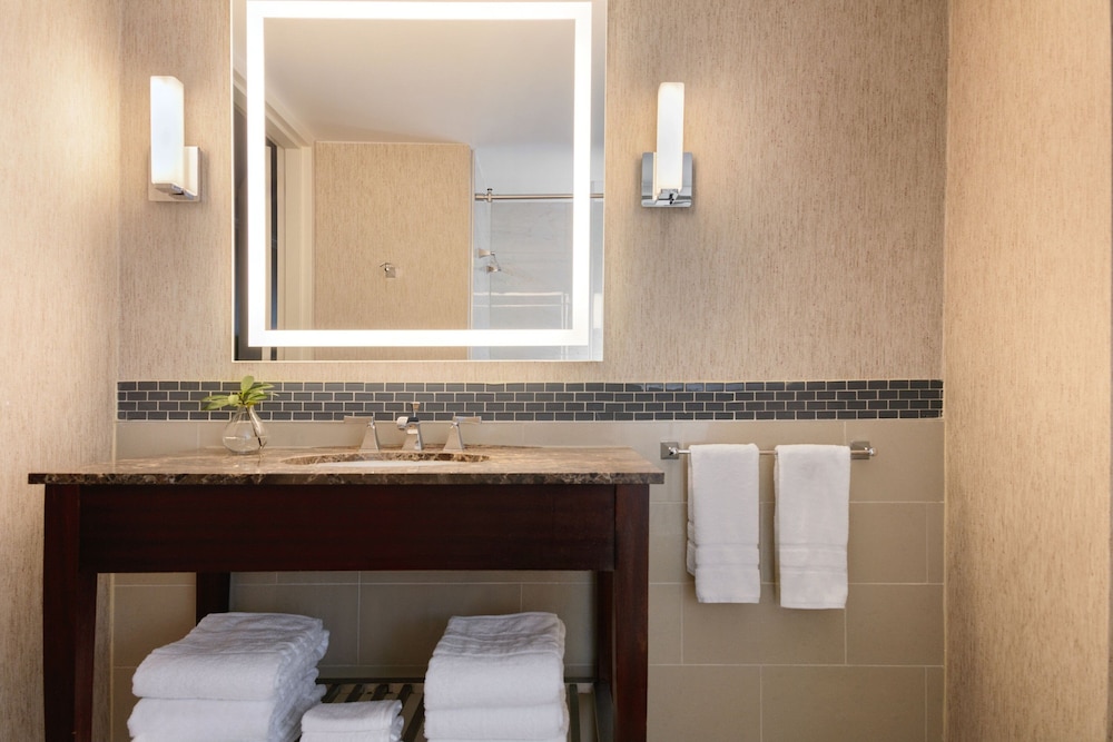 Deluxe Room, 2 Queen Beds - Photo 3