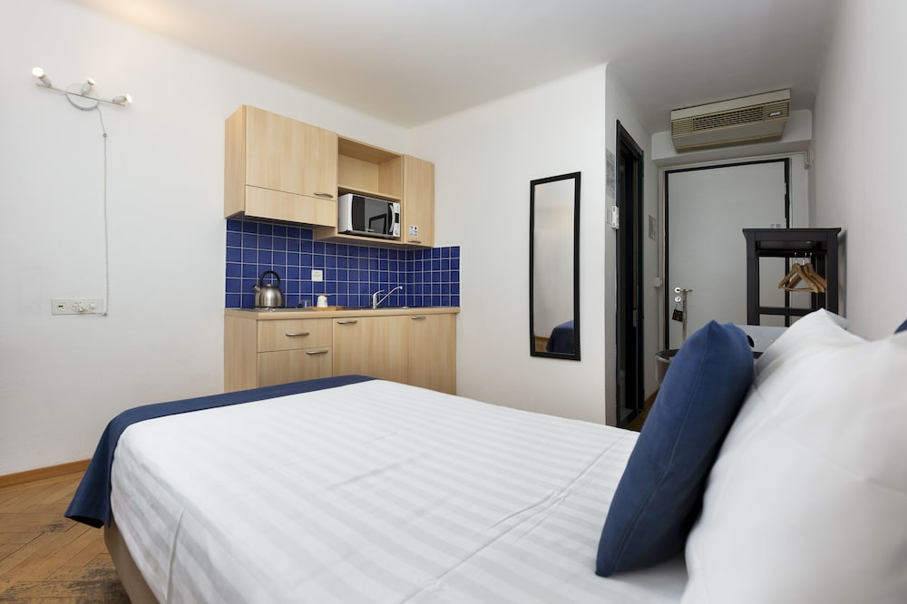 Classic Studio, Multiple Beds thumbnail 5