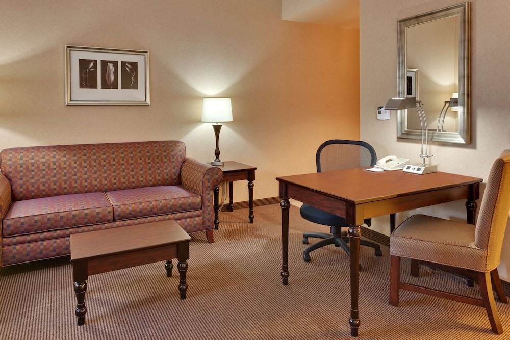 Suite, 1 King Bed, Non Smoking - Photo 1