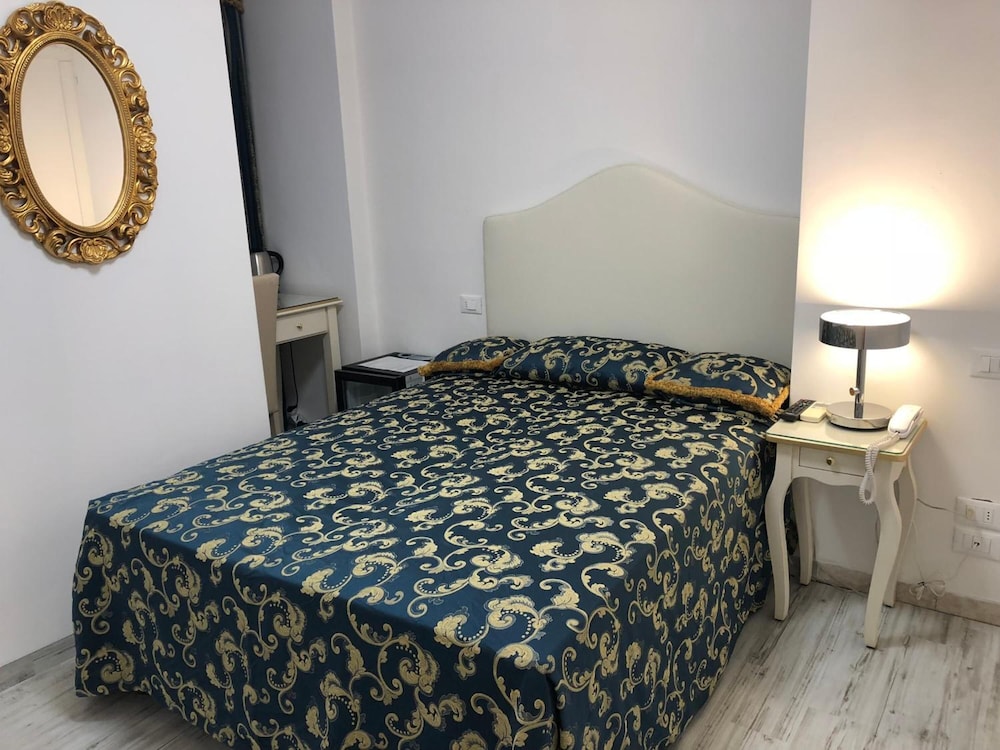 Standard Double or Twin Room photo 1