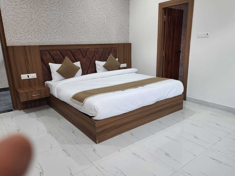 Deluxe Double Room, City View