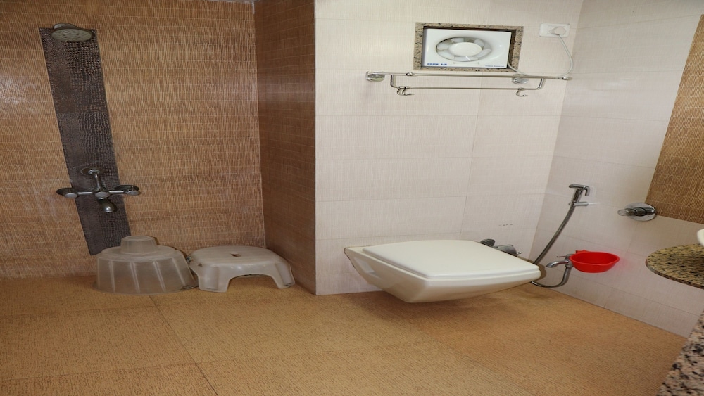 Family Suite, 1 King Bed, Hill View, Garden Area photo 3