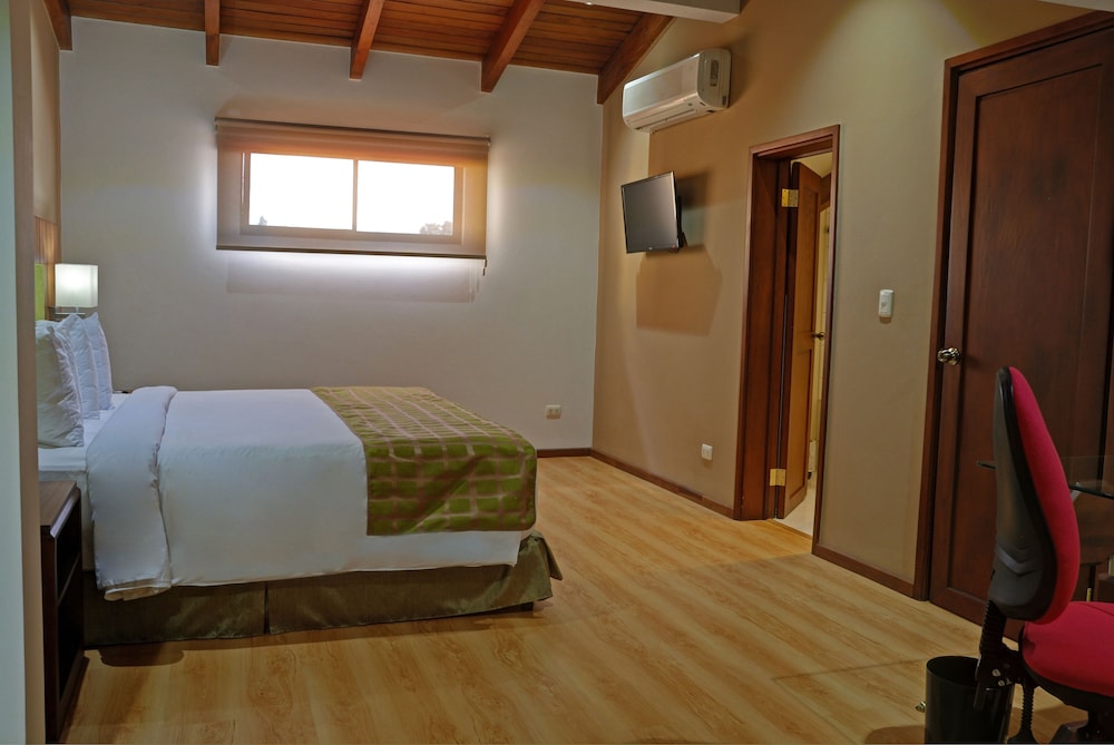 Suite, 2 Bedrooms, Non Smoking - Photo 3