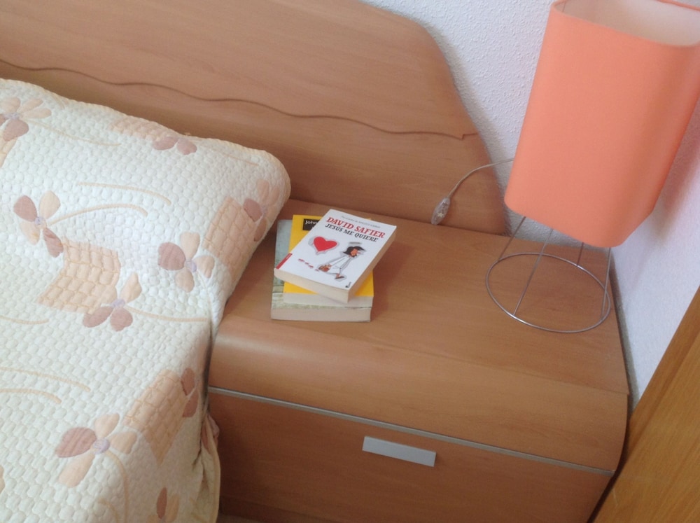 Apartamento, 2 habitaciones, terraza, vista parcial al mar