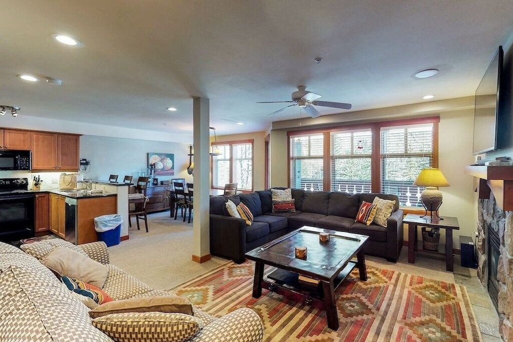 Condo, 2 Bedrooms photo 3