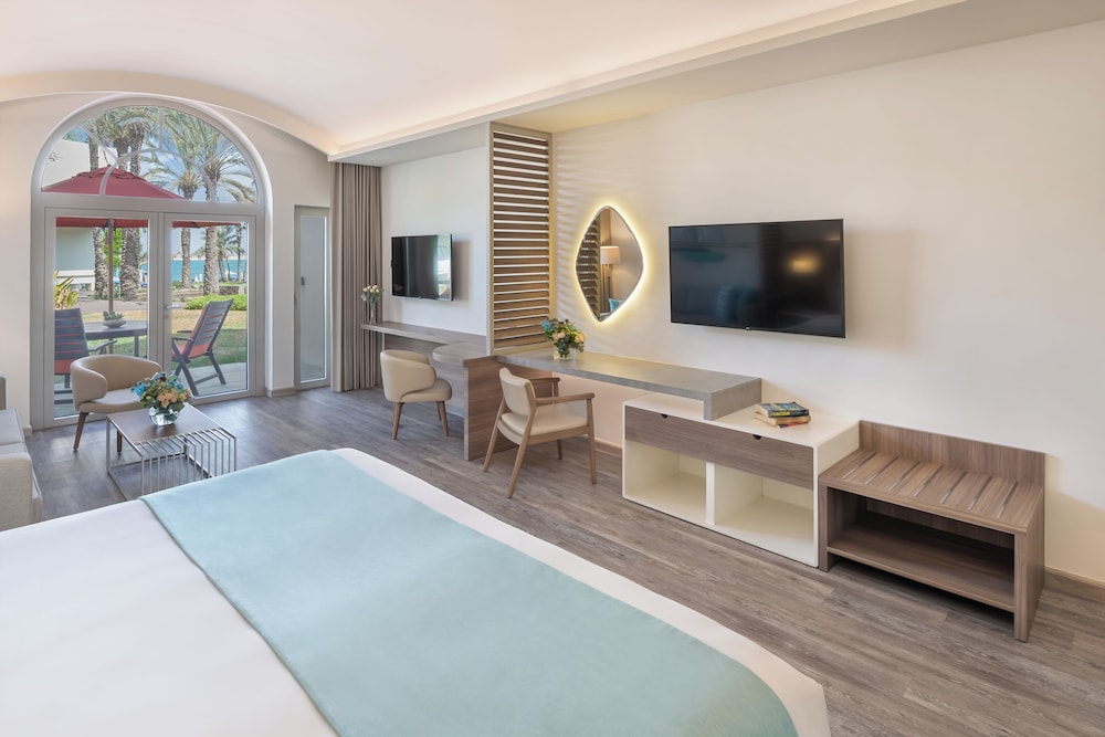 Garden Terrace Junior Suite, Dedicated Pool, Private Beach Access & Mall Shuttle