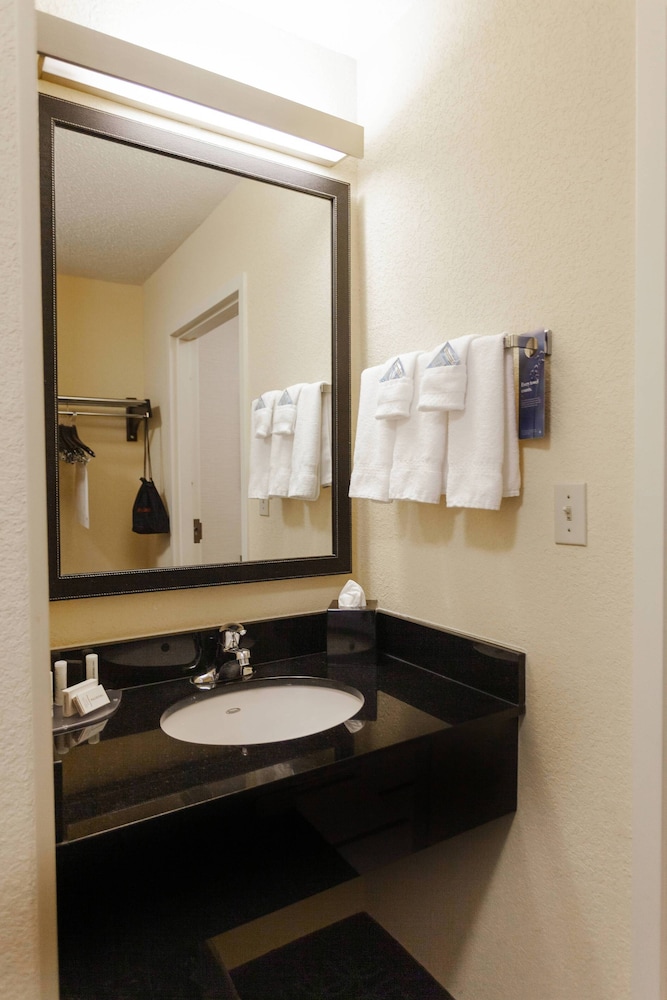 Room, 2 Queen Beds - Photo 7