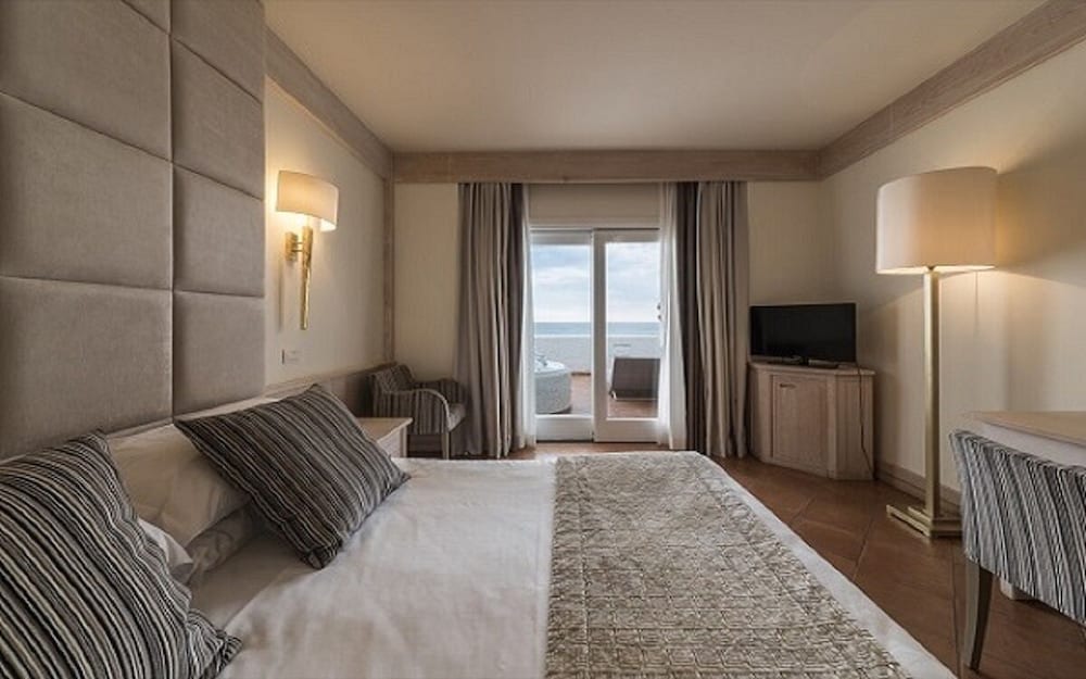 Deluxe Room, Sea View - Photo 7