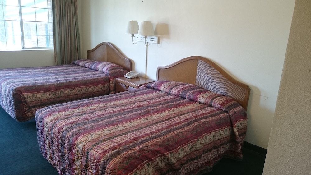 Standard Double Room, 2 Queen Beds photo 2