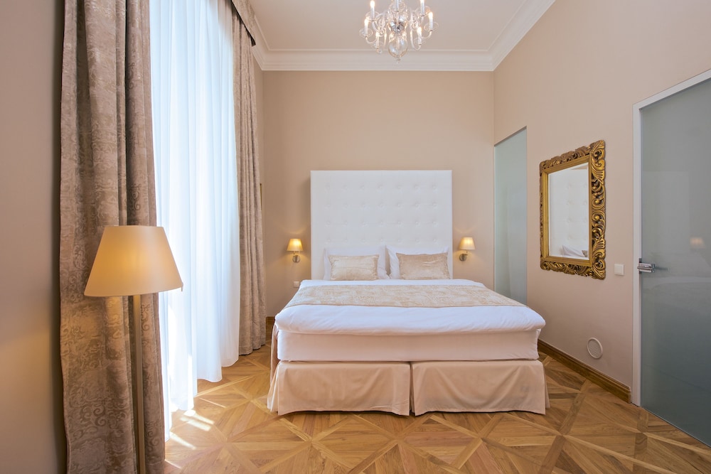Deluxe Apartment (separate bedroom, terrace, park view) photo 2