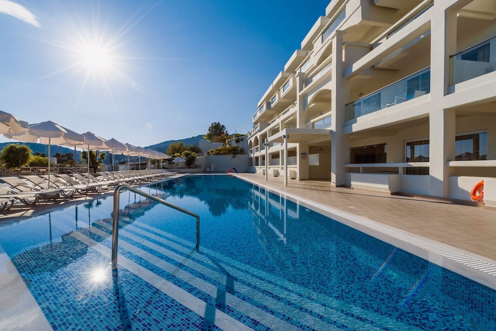 Junior Suite, Pool View photo 3