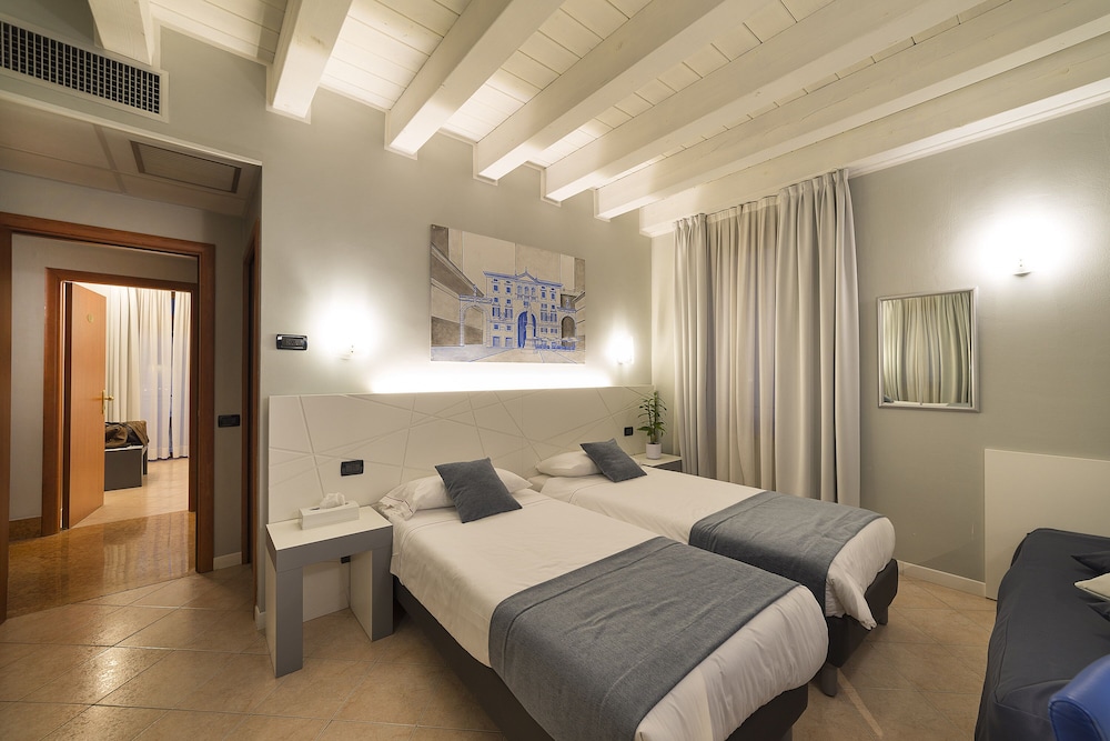 Double Room with Extra Bed photo 2